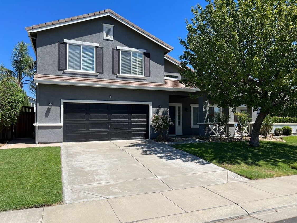 Foto principal - Large 4 bedroom located on a well maintained court!