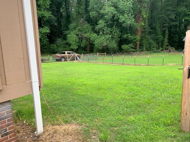 Foto del edificio - 3337 Lenora Church Rd