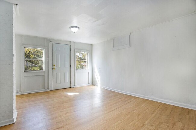 Building Photo - 615 30th St S