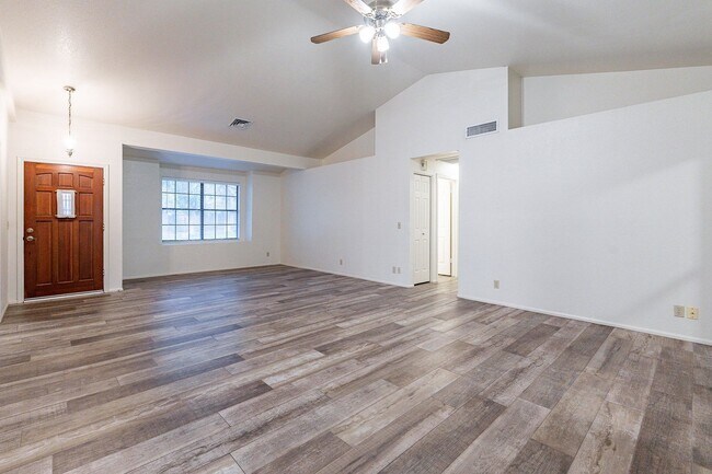 Building Photo - Charming 4-bedroom, 2-bathroom in Gilbert