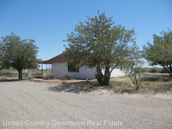 Building Photo - 2 br, 1 bath House - 2115 Hermanas Grade