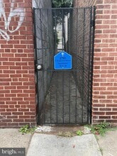 Building Photo - 2705 E Somerset St