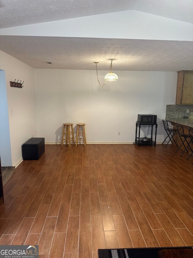 Foto del edificio - 255 Monmouth Dr