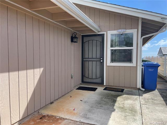 Foto del edificio - 98-843-843 Olena St