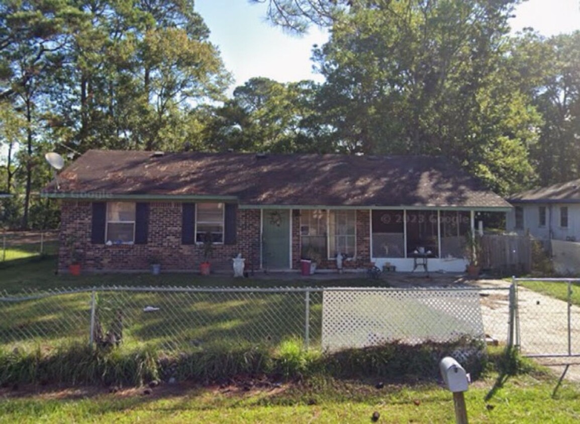 Primary Photo - Moss Point 3 Bedroom