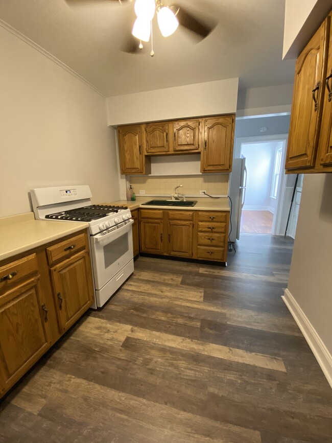 Building Photo - 860 3rd St