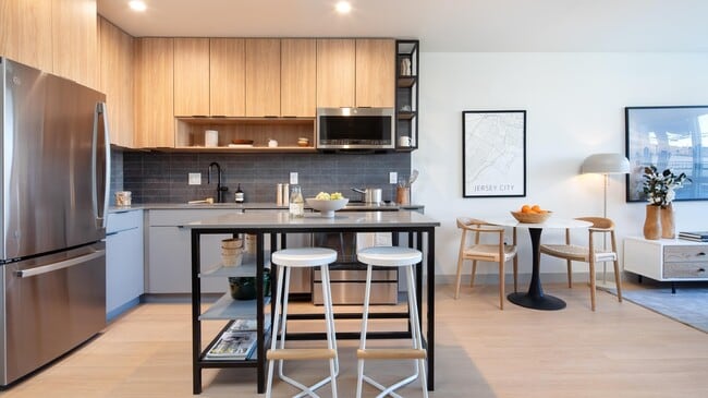 Building Photo - Birch House