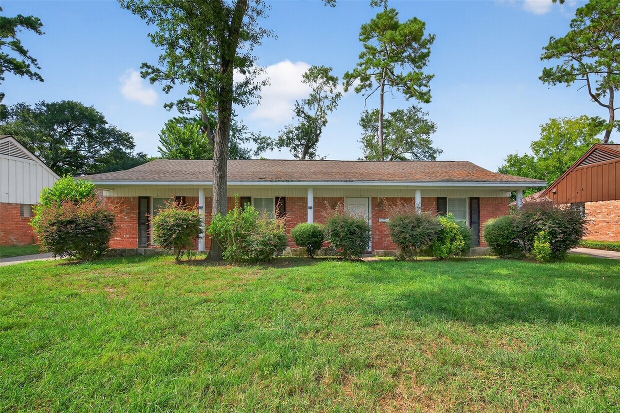 Foto principal - 10218 Oak Point Dr