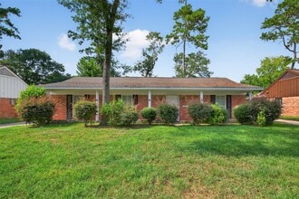 Building Photo - 10218 Oak Point Dr