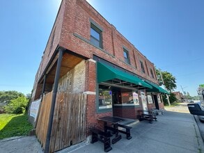 Building Photo - 503 N 6th St