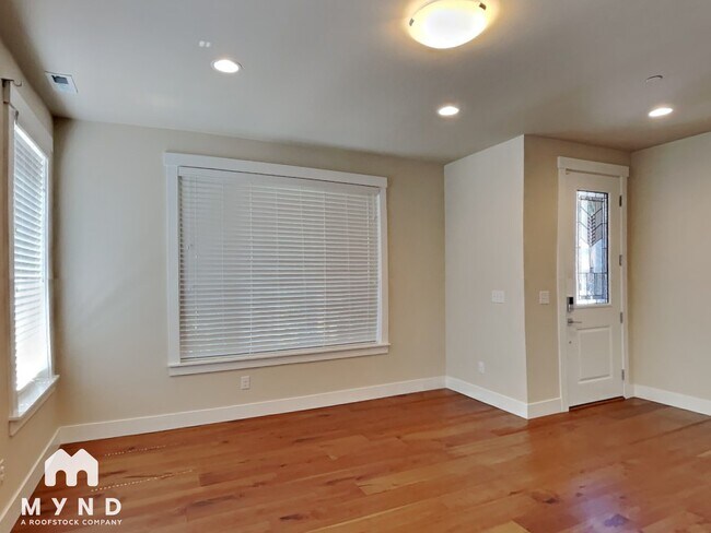 Foto del edificio - 930 223rd St SE