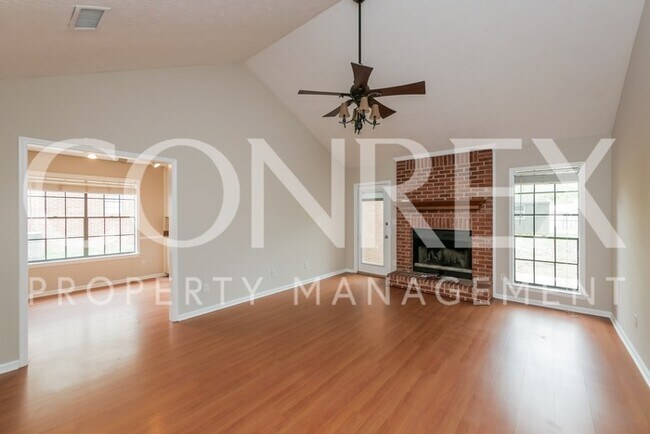 Building Photo - Lovely 3 Bedroom with Brick Fireplace!