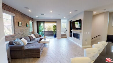 Building Photo - 12860 S Seaglass Cir