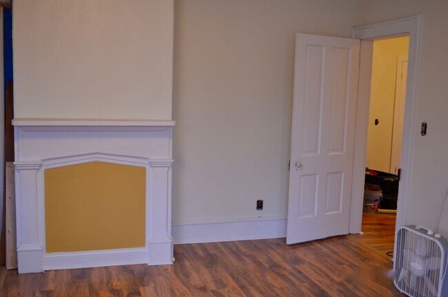 Dormitorio - 100 NE 4th St