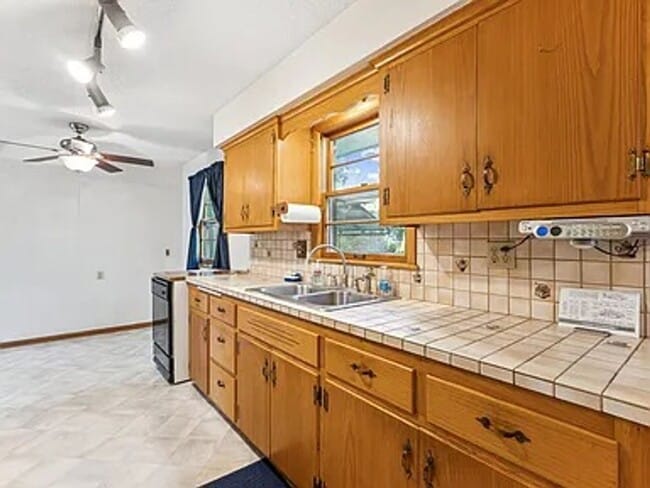 Building Photo - Welcome to this charming 3 bedroom, 3 bathroom home in the desirable Minnetonka. Avail. April 1st...