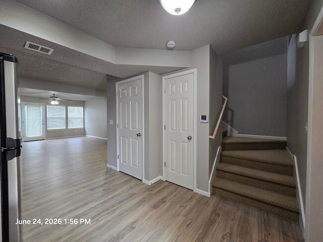 Building Photo - 2012 Hickoryleaf Ln