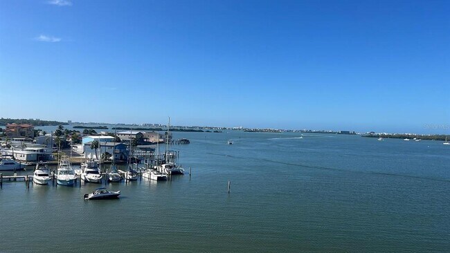 Foto del edificio - 8800 Bay Pines Blvd