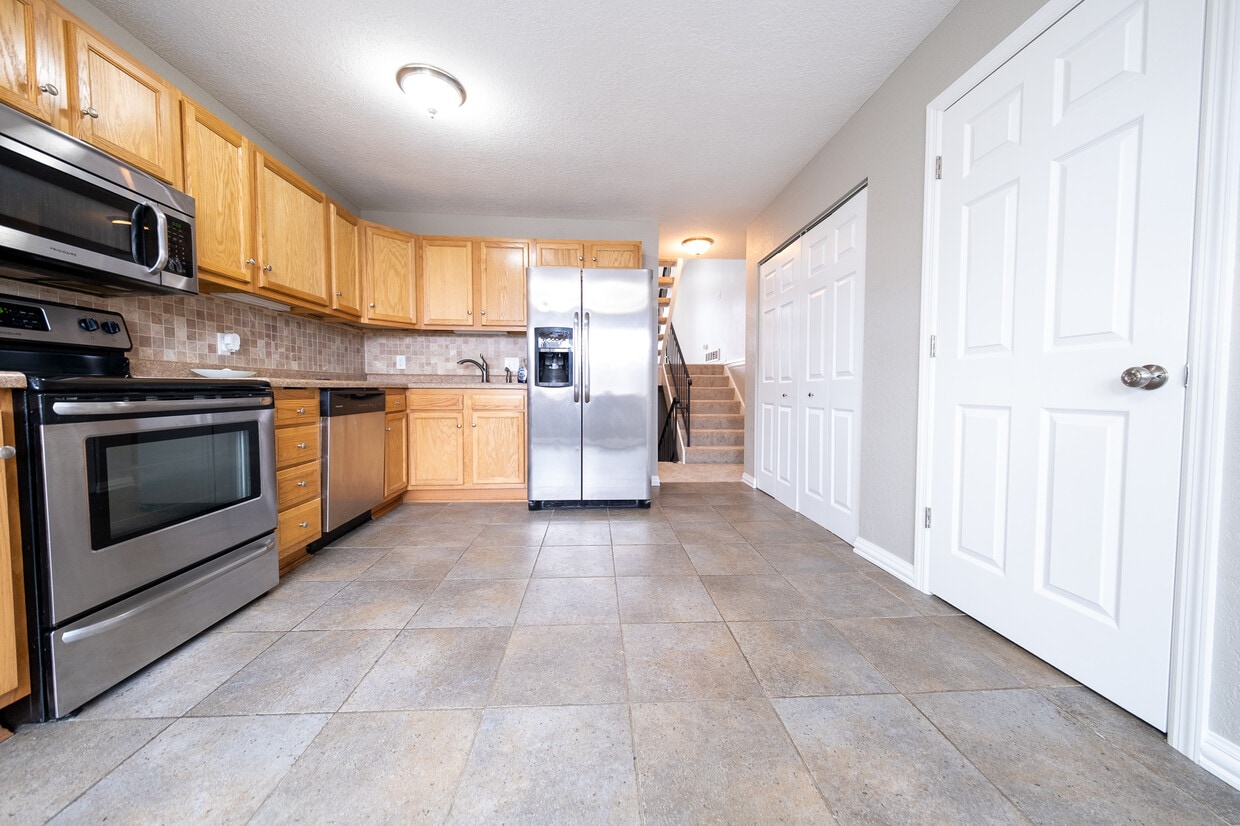 512 Pleasant Dr, Hastings, MN 55033 Townhome Rentals in Hastings MN