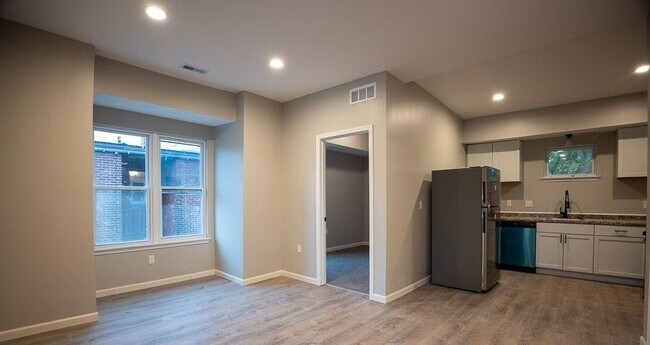 Building Photo - 1119 Custer St