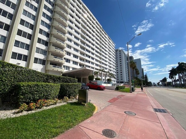Building Photo - 5005 Collins Ave