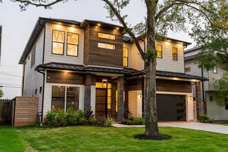 Building Photo - 1733 Du Barry Ln