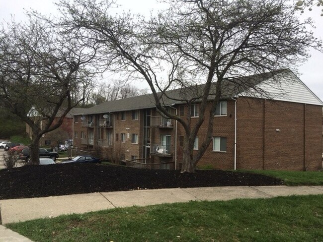 Foto del edificio - Updated 2 Bedroom Units with w/d hookup in Unit and Central Heat/AC