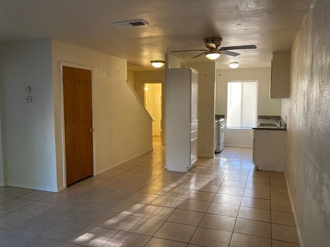 Building Photo - 975 Murrieta Blvd