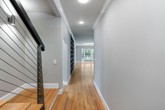 Building Photo - Contemporary Home in Desirable Community C...
