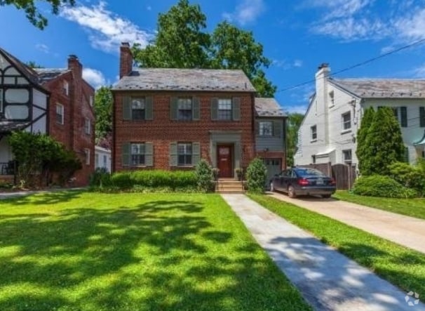 Building Photo - 2825 Northampton St NW
