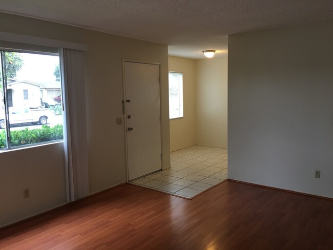 Building Photo - Two Bedroom Home Available in Oceanside!