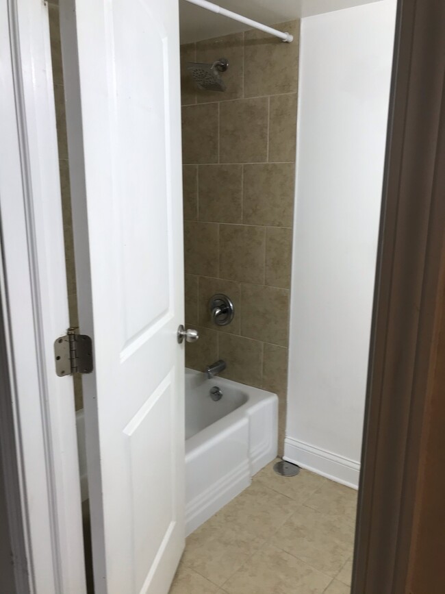 Building Photo - 3890 Ivanhoe Ct