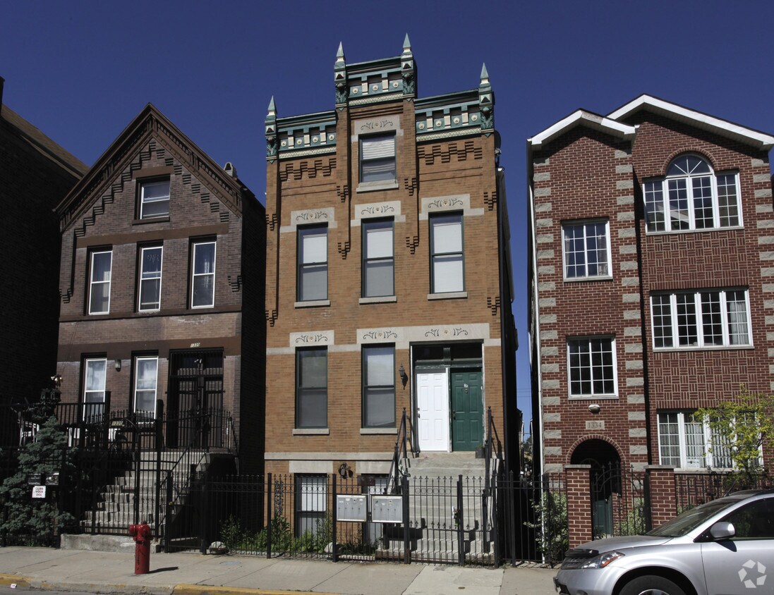 Primary Photo - 1332 N Cleaver St