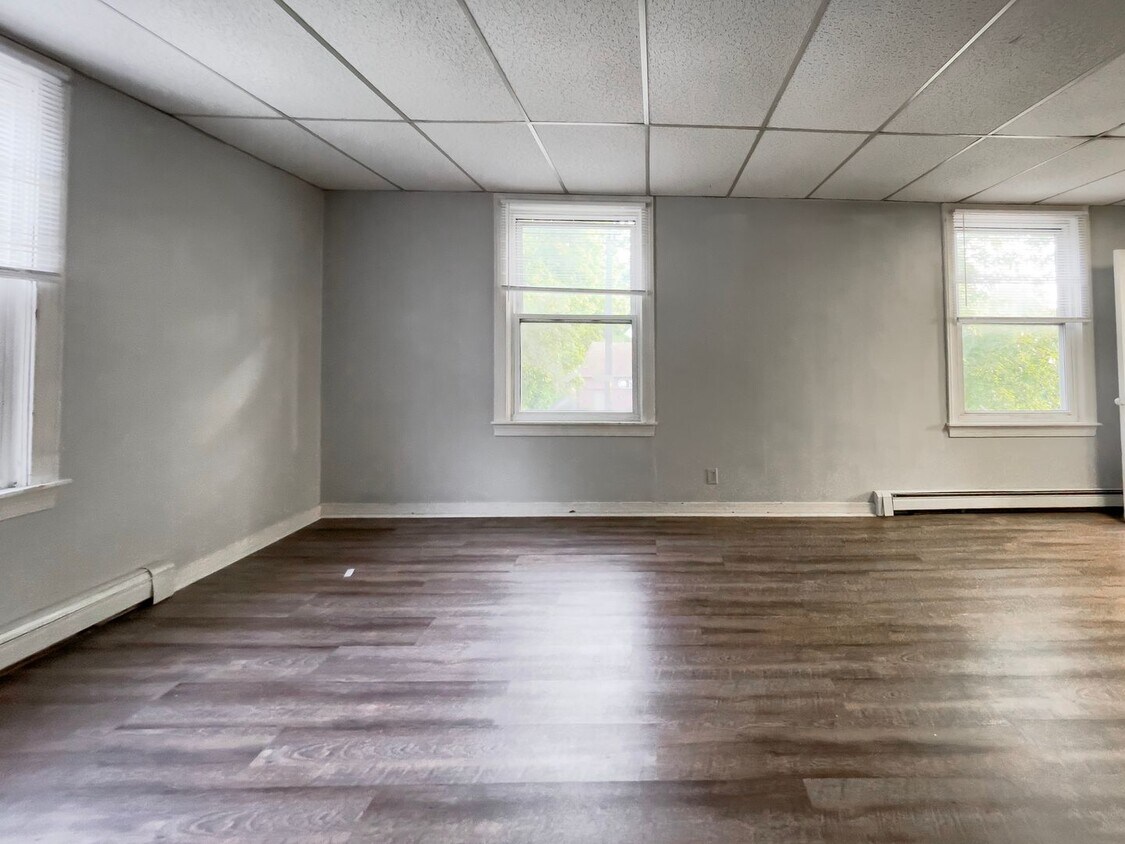 Primary Photo - PRELEASING for AUGUST! Close to Campus