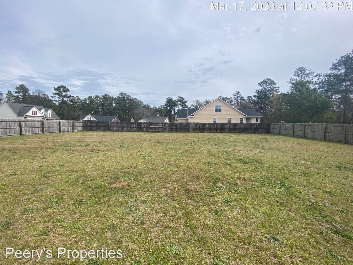 Building Photo - 4 br, 2.5 bath House - 102 Cody Court
