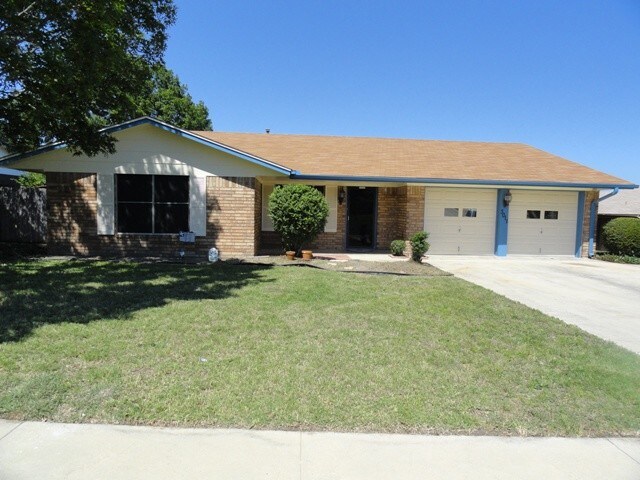 Foto principal - 3011 Cypress Dr