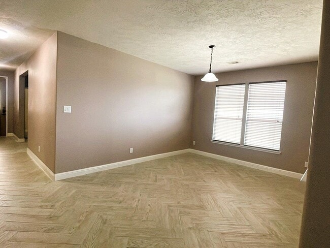 Building Photo - 16014 Peach Bluff Ln