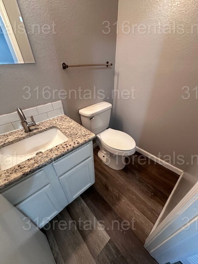 Foto del edificio - $895 - 2 bed 1.5 bath beautiful bi-level a...