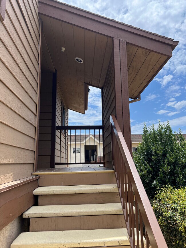 Private Staircase - 314 Lincoln Ave