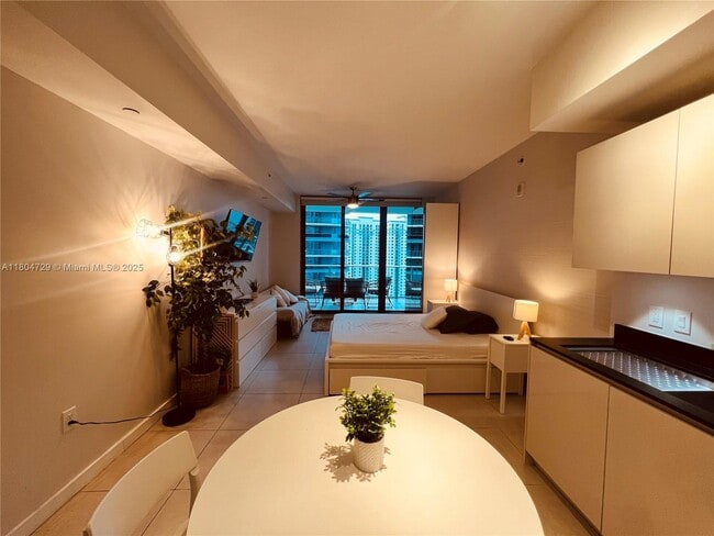 Building Photo - 1010 Brickell Ave