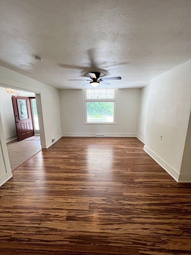 Building Photo - Newly Renovated 4 Bedroom, 1 Bathroom in P...