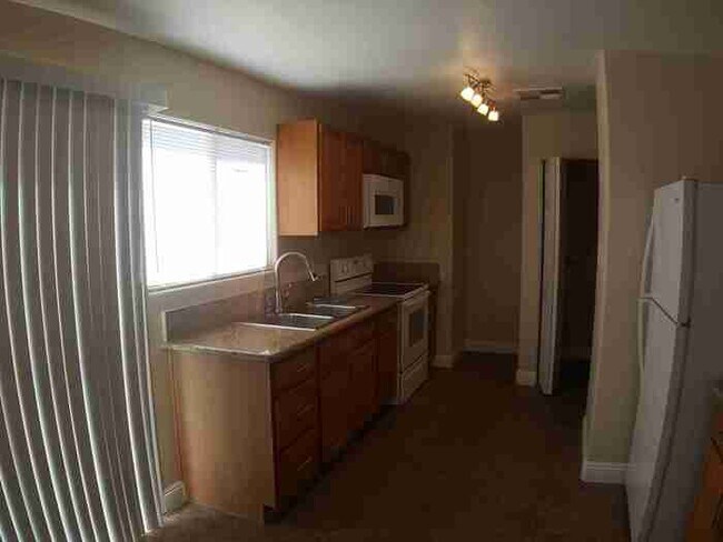 Building Photo - 301 Kings Ave