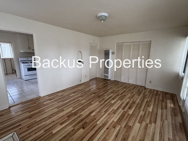Building Photo - 249 Geil St