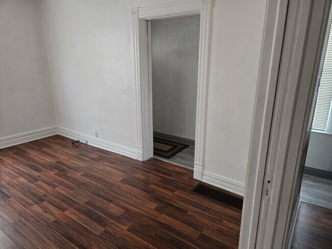 Building Photo - 923 Franklin Ave