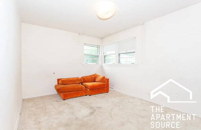 Building Photo - 7407 N California Ave