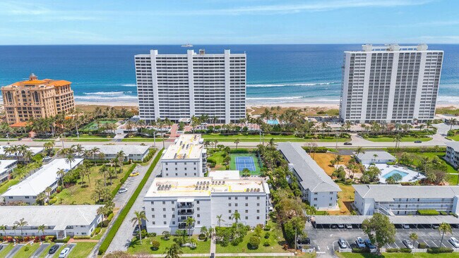 Building Photo - 2679 S Ocean Blvd