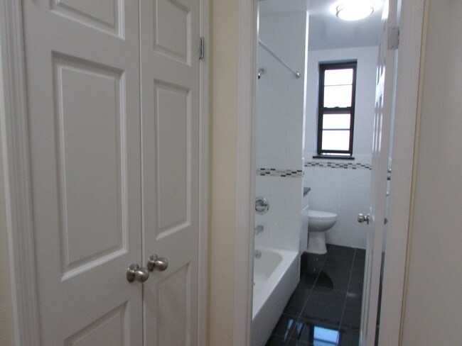 Building Photo - 465 46th St