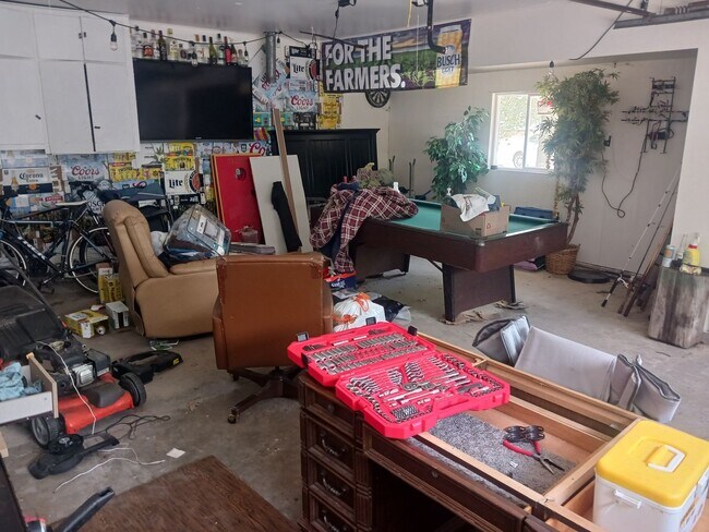 Foto del edificio - 108 N Russel (Sublease)