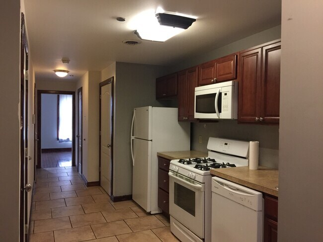 kitchen - 1824 W Diamond St