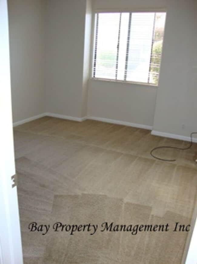 Foto del edificio - **Beautiful 2-Bedroom Condo in the gated L...