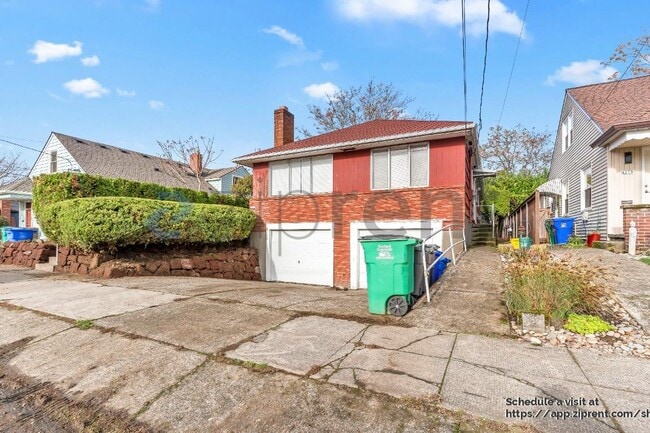 Building Photo - 6117 NE Clackamas St